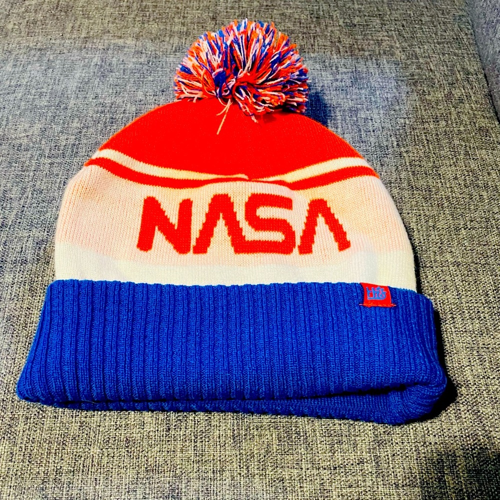 Pom pom beanie habitat x nasa